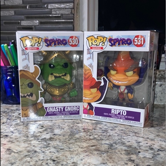 2 Spyro pops